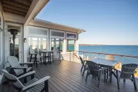 Paradise on the Rocks - York Oceanfront - Pools