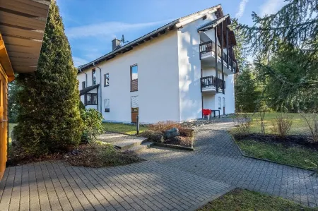 Waldklang Titisee - with Terrace and Garden Access Отели в г. Титизее-Нойштадт