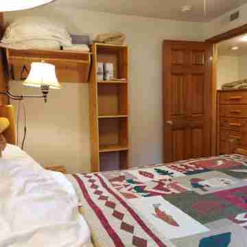 Entertainment Cabin: with 8 Large Screen TV's on 1 Wall.  Great for Small Groups Rooms