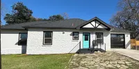 Cozy Retreat + Game Room 2 Blocks from Downtown Hotels near Main Plaza