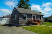 Work away ready, dog friendly. Downtown Tillamook - Modern Vintage Hotels in Tillamook