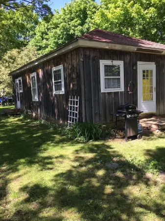 Cute 2+ Bedroom Cottage Отели в г. Peaks Island
