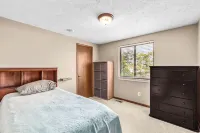 Luxury 4-BR Retreat: Spacious & Elegance!