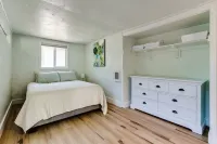 University Cottage, 2 blocks from U of O.