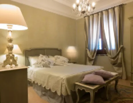 Luxury villa/ Private Heated Pool / Private Garden