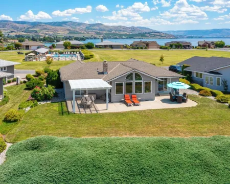 Wapato Point Pool Side Home Sleep 8, 3 Bed 2.5 Bath, Lake Views by Outdoor Pool Hotels in Manson