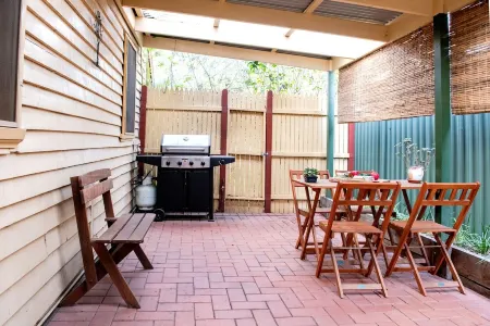 Gorgeous, pet friendly, family sized cottage in the perfect location.