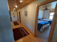 Peaceful, Spacious Lodge with Golf & Sunset Views