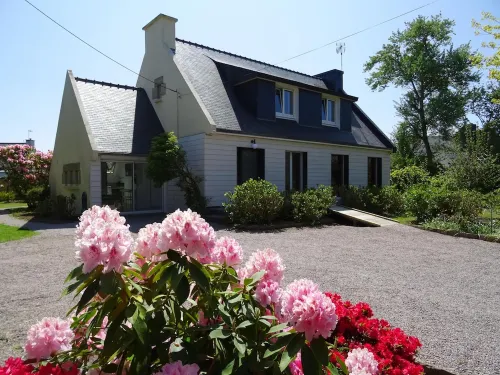 House 10/12 people with studio by the sea in TREGASTEL Hotels in Tregastel