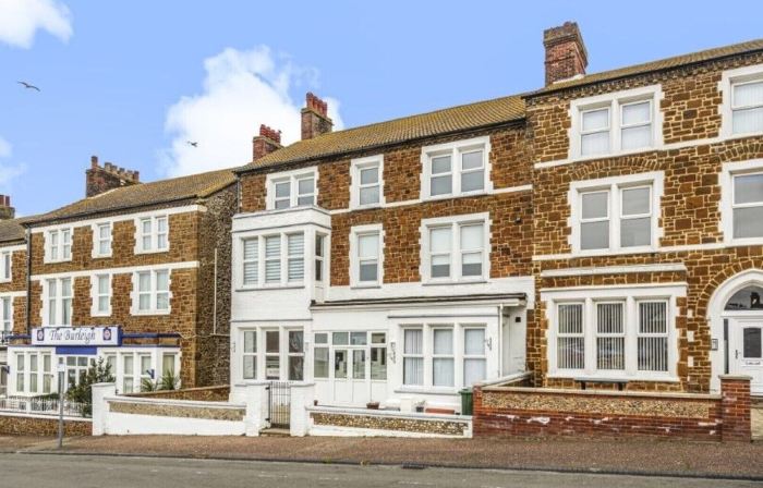 Sea Breeze-Cliff Terrace -Hunstanton. 3 Bedroom Apartment -Sea View
