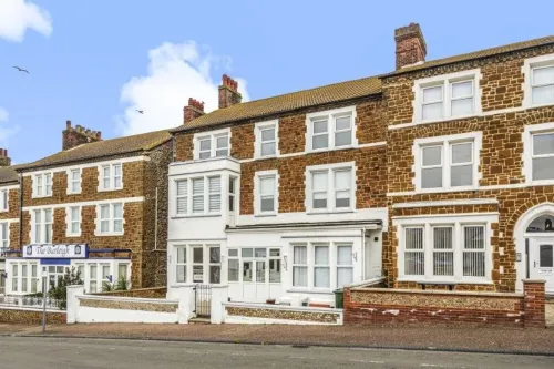 Sea Breeze-Cliff Terrace -Hunstanton. 3 Bedroom Apartment -Sea View