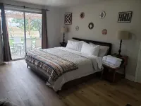Close to Downtown Reno, easy drive to Tahoe, spacious house overlooking Reno! Hôtels à proximité de : Reno Air Racing Association