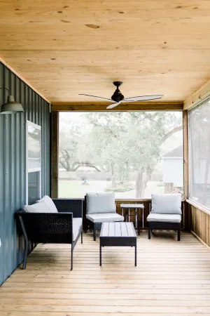 Studio style top floor apartment on the Mermentau River with pool and river view