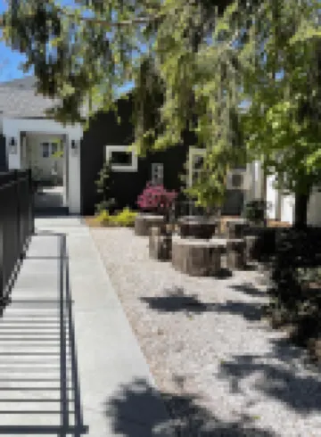 Large,  2-King /2Bath cottage  Pool Fireplace,  pool table, Beach fire pit,