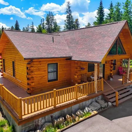 Cozy Log Cabin w/ Private Lake & State Park Access! Jacuzzi, Sauna, Kayaks!