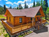 Cozy Log Cabin w/ Private Lake & State Park Access! Jacuzzi, Sauna, Kayaks! - Chalets
