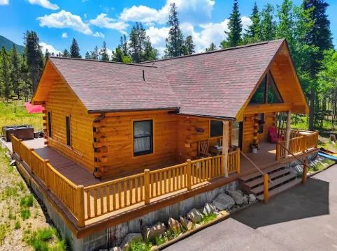 Cozy Log Cabin w/ Private Lake! Local State Park in Back Yard! Jacuzzi & Sauna!