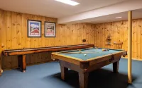 Stylish Mountain Getaway close to Stratton w/ Spa