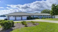 Luxury Lakefront Retreat Private Dock & Stunning Views!