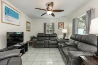Cute 2BR/1BA Gem near Beaches, Bikes, Bars, Bayous