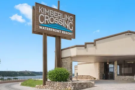 Perfect Lakeside Getaway - Renovated condo with ALL the amenities + Laundry!