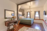 Wowza! Hot Tub, Theater Room + Stock Tank Pool 15 Minutes To Hershey Attractions - Wifi