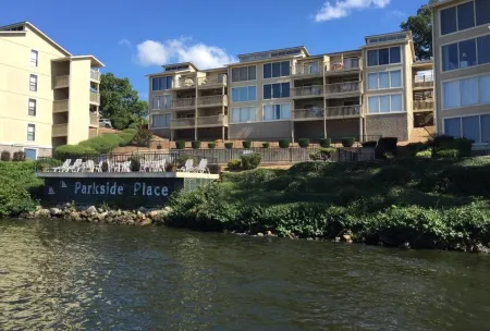 Freshly Remodeled Condo with amazing Grand Glaze View!