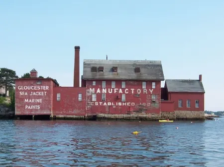 Luxury 1900's romantic retreat steps from the beach - King Suite!