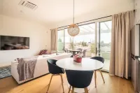 3-Bedroom King Size New Build Apartment in Charming Carpinteria with WiFi, AC.