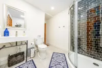 New! Lovely 1BR. Walk to Main St