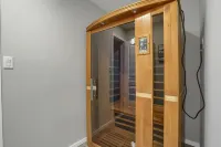 Expanded Townhome on Camelback Mountain With Private Sauna