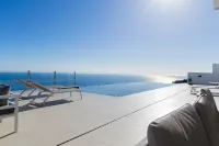 Villa Royal, modern villa with private heated pool and sea view