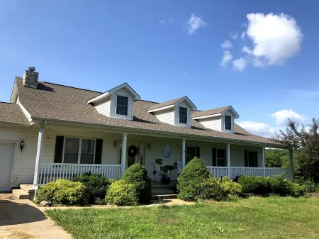 Spacious Five Bedroom Country Home Near Hermann MO