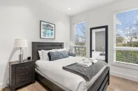 Always A Guest Favorite! Luxe 3 Level Home+ Huge Rooftop Deck w/TV, Fireplace! Hotels in Berry Hill