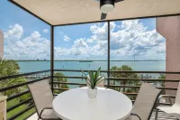 Marco Island Views - 4th floor - Sunrises overlooking Marco River/Jolley Bridge