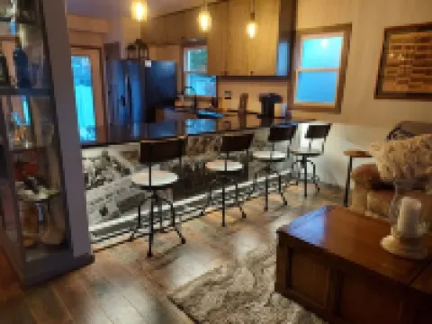 Lambeau Legends II - Brand new 4 bedroom, 2.5 bath 0.3 miles to Lambeau Field!