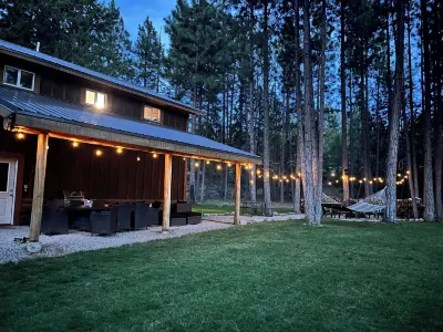 Perfect Family Cabin Loft w/ Lake Access & Cove 리버사이드 공원 주변 호텔