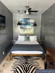 New Studio Apartment Less than a Mile From Plaza
