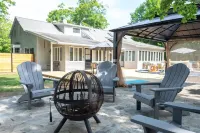 PERFECT RETREAT Privacy & Relaxing, Hot Tub, WiFi, 2 Fireplaces, Outdoor Kitchen