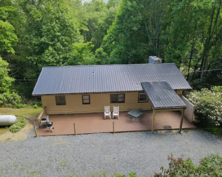 Boone/Banner Elk 3 Bedroom Pet Friendly Mountain Home Hotels in Watauga