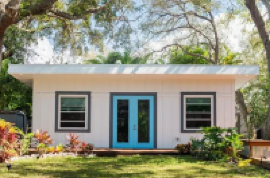 Brand new 1 bedroom, 1 bath Guest House! Sleeps 3