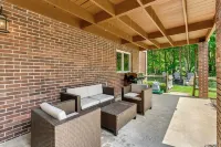 Serenitee Cottage at Mountain Glen Community- Newland, NC  GOLF and Pickle Ball!