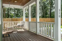 Cozy Cottage- Hot Tub/16 mi from Asheville/ Fire Pit/Arcade/Foosball