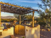 Private Oasis near Ritz Carlton, on 5 acres, stunning views, spa 크로스로드 앳 실버벨 디스트릿 파크 - 도크 공원 주변 호텔