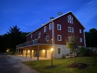 Annabel Lee Barn ~ A Getaway of Warmth & Charm!