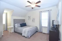 Updated Townhome near Downtown Columbia, I-26, Lexington Medical Center Hotel dekat Bandara Metropolitan Kolumbia