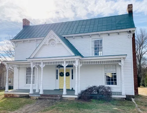The Jones House: 5 Min to Vir, Historic 4-Bedroom Home