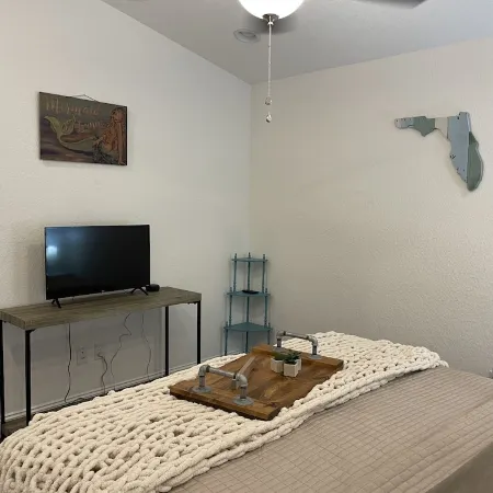 Adorable Cottage Next To Rainbow River & Blue Run!