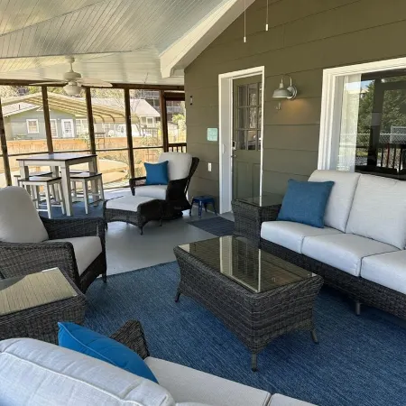 Comfy cozy cottage at White Lake