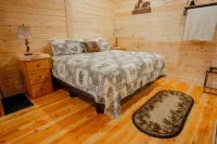 Tiny Timber-28 Miles to Yellowstone